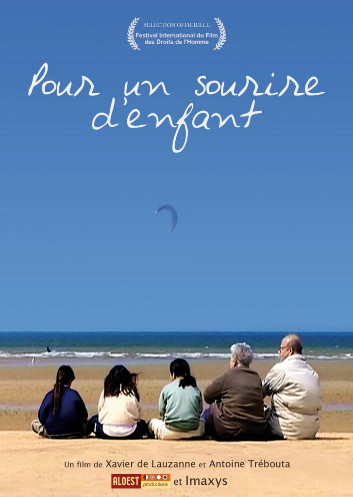 Pour un sourire d'enfant, un film de Xavier de Lauzanne - affiche documentaire