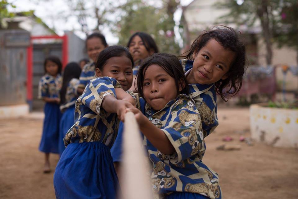 les pepites le film photo enfants jeu Xavier de Lauzanne documentaire 5 Octobre 2016 Cambodge enfants études