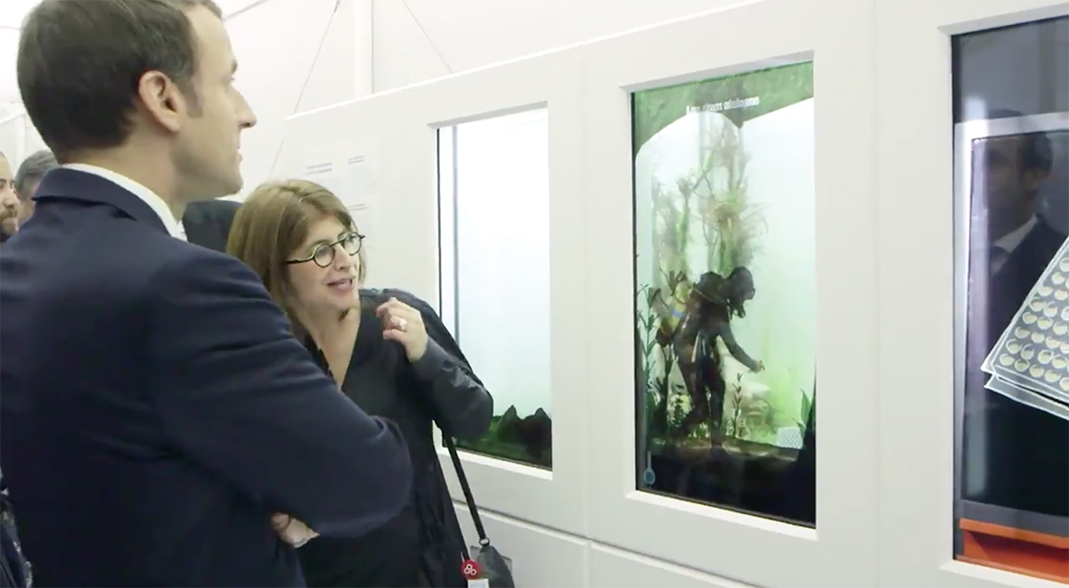 UNIVERSCIENCE - Expo Pasteur - Culture des bacteries - Emmanuel Macron