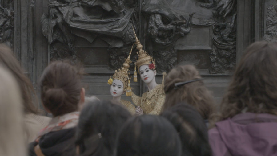 En tournée, en Suisse en en France, Le Ballet royal du Cambodge s'est produit à Paris sur la scène de la Philharmonie